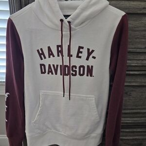 XS Harley Davidson hoodie white with maroon sleeves. Pocket in front